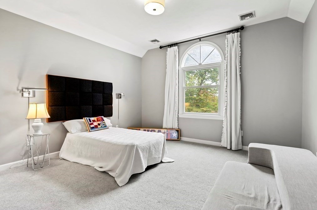 83 Main St, Southborough MA  01772-1225 exterior