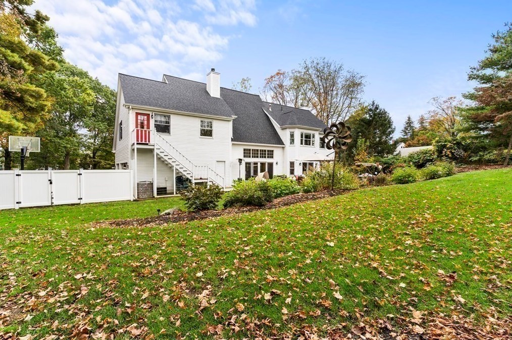 83 Main St, Southborough MA  01772-1225 exterior