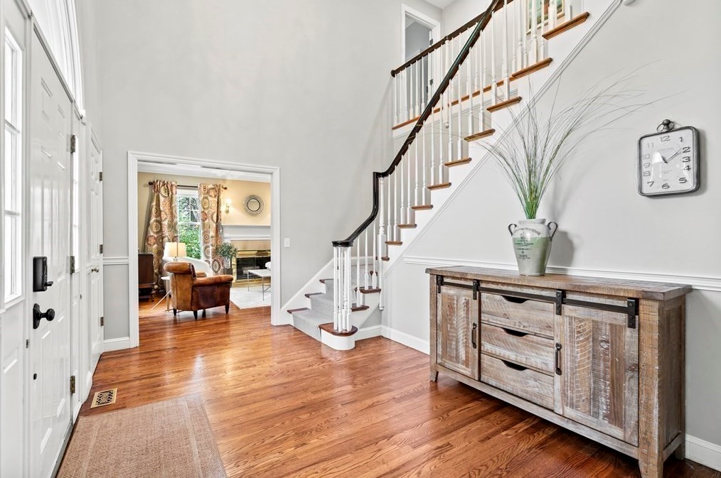 83 Main St, Southborough MA  01772-1225 exterior