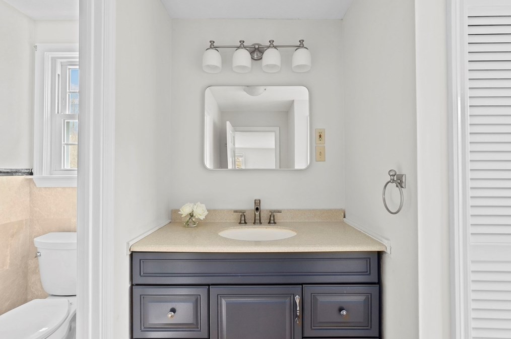 7 Camelot Dr, Hingham MA  02043-4861 exterior