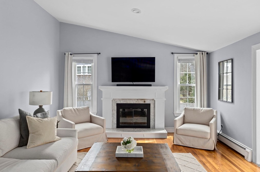 7 Camelot Dr, Hingham MA  02043-4861 exterior