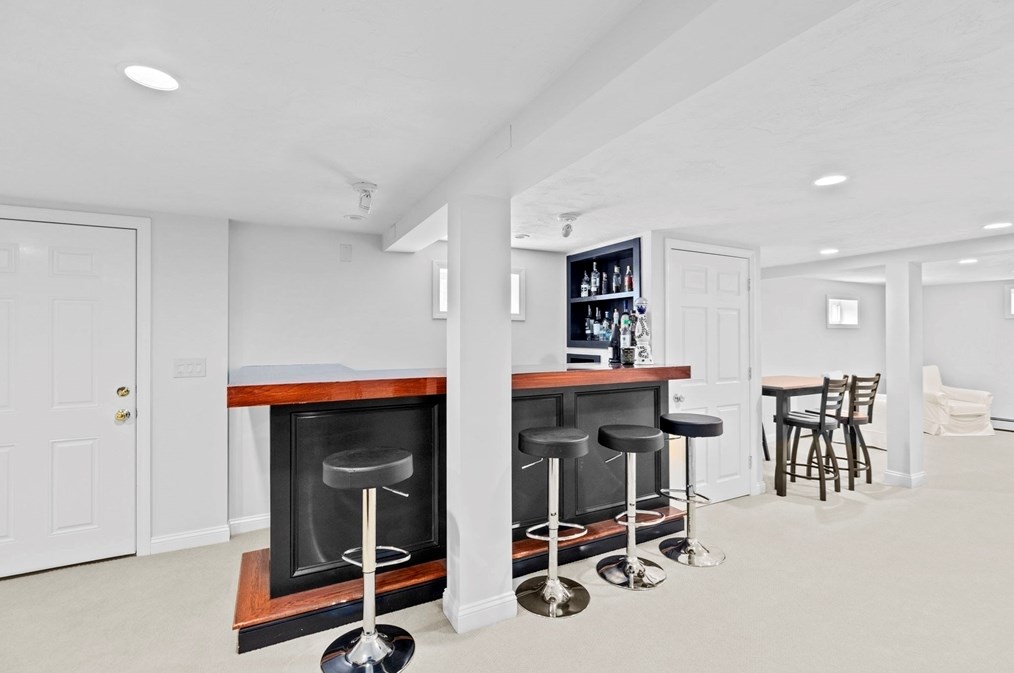 7 Camelot Dr, Hingham MA  02043-4861 exterior