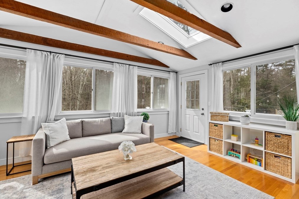 7 Camelot Dr, Hingham MA  02043-4861 exterior