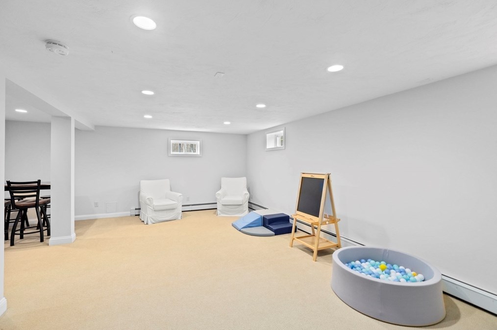 7 Camelot Dr, Hingham MA  02043-4861 exterior