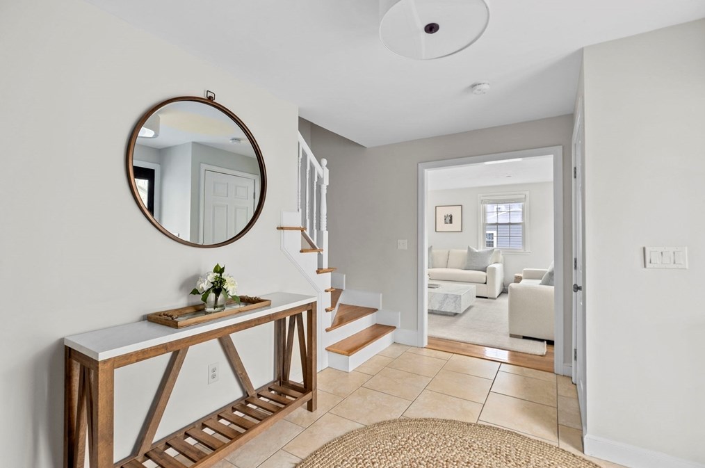 7 Camelot Dr, Hingham MA  02043-4861 exterior