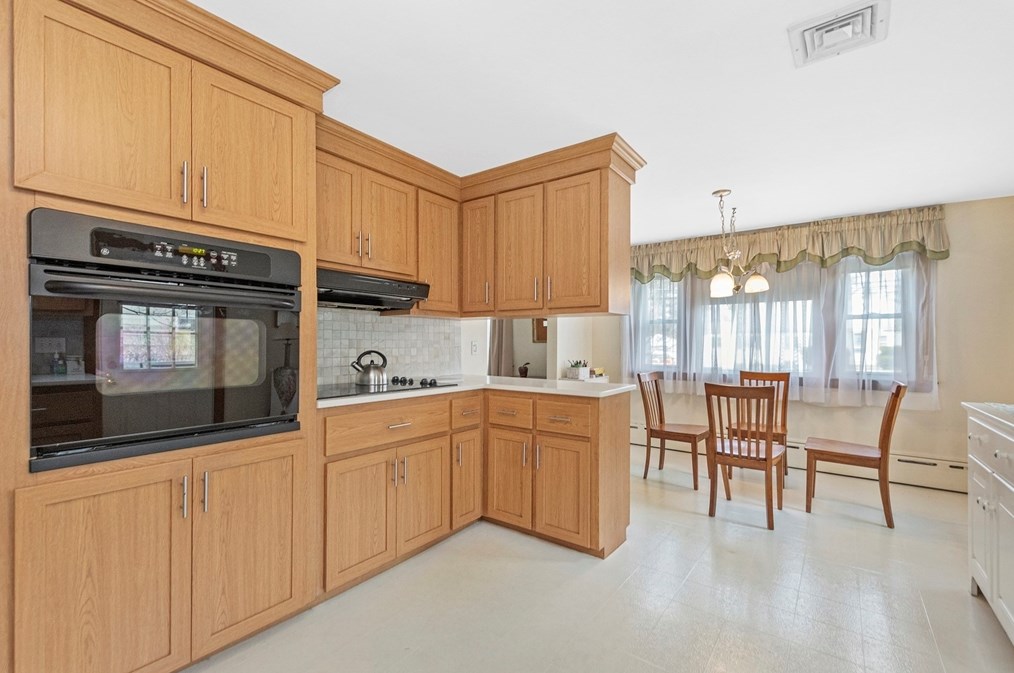 18 Evergreen Rd, Needham MA 02494-3142 exterior