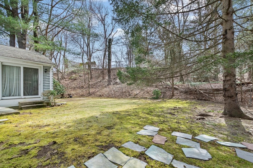 18 Evergreen Rd, Needham MA 02494-3142 exterior