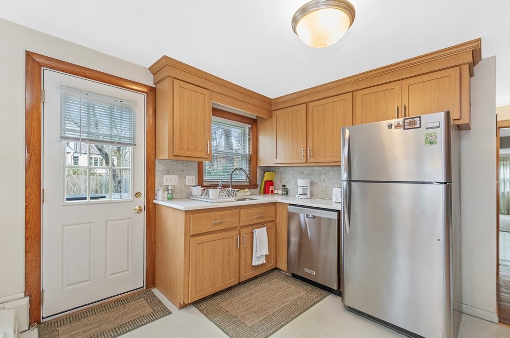 18 Evergreen Rd, Needham MA 02494-3142 exterior