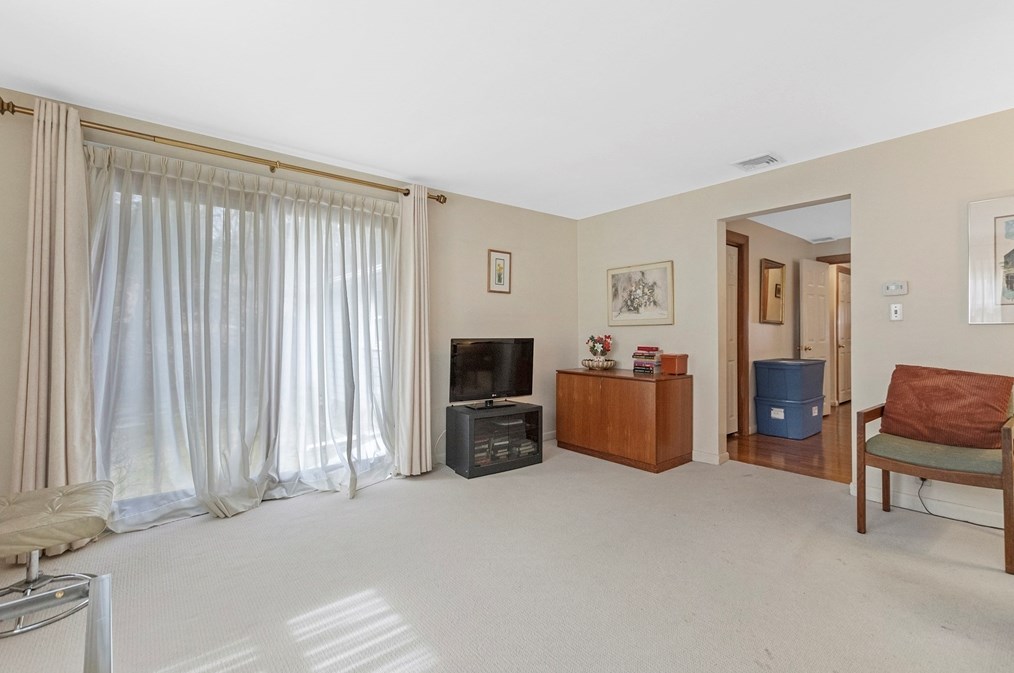 18 Evergreen Rd, Needham MA 02494-3142 exterior