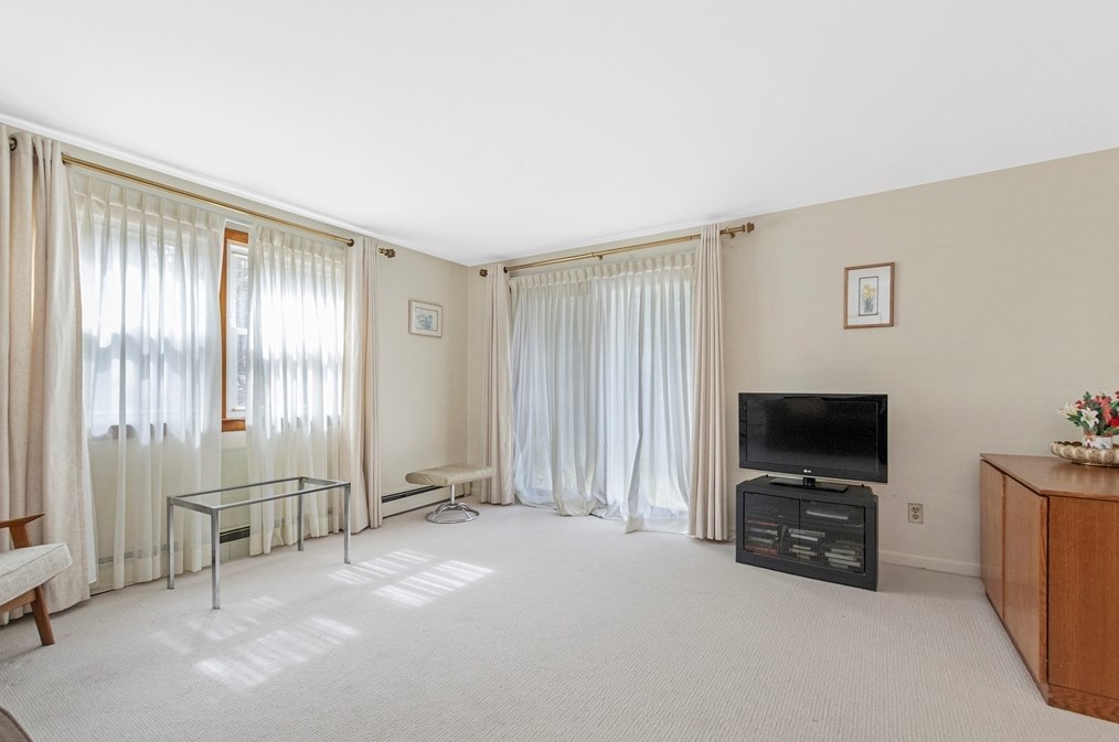 18 Evergreen Rd, Needham MA 02494-3142 exterior