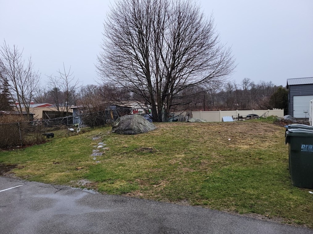 10 Hartley St, Webster MA  01570-1626 exterior