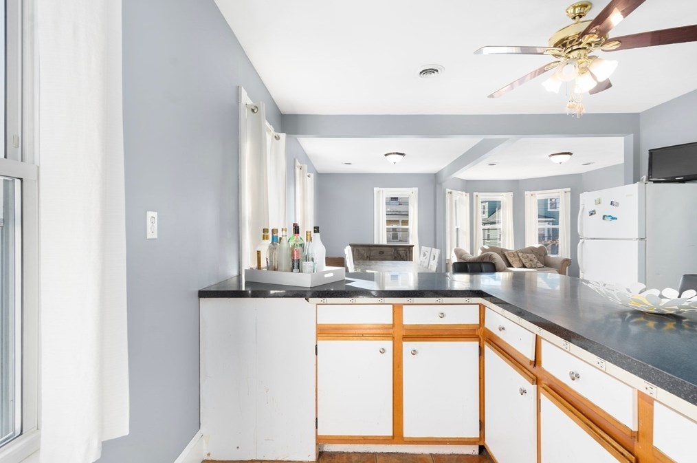 293 Earle St, New Bedford MA 02746-1813 exterior