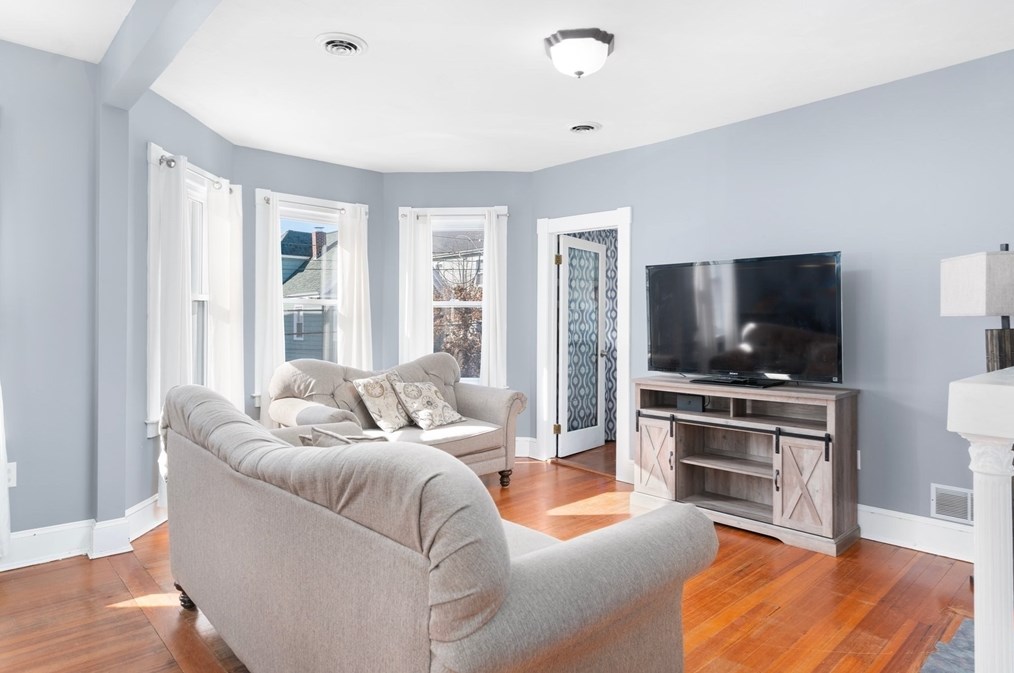 293 Earle St, New Bedford MA 02746-1813 exterior