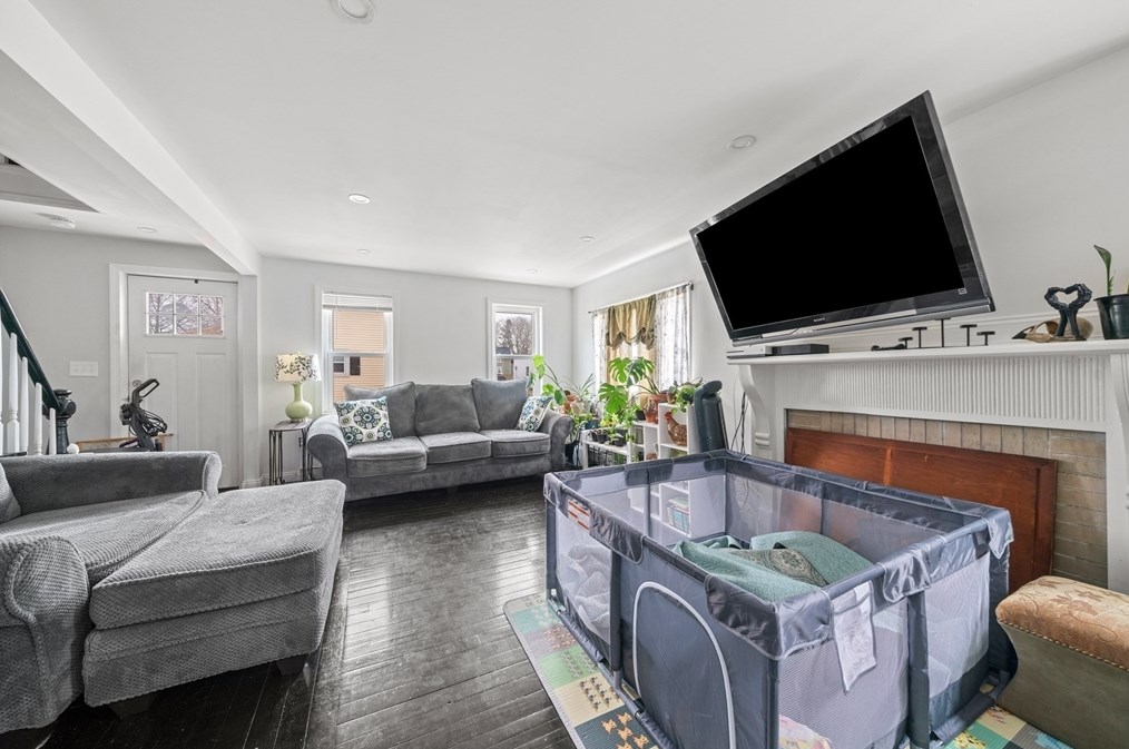 235 Chancery St, New Bedford MA 02740-3447 exterior