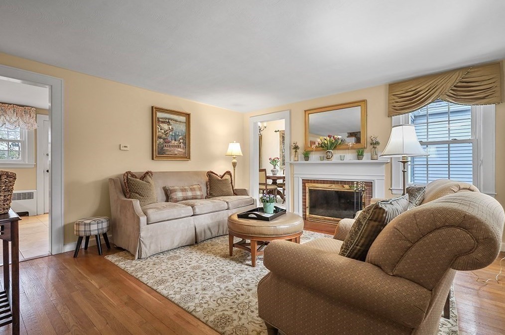 8 Leland Rd, Natick MA  01760-1930 exterior