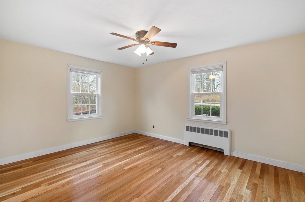 668 Burncoat St, Worcester MA 01606-1175 exterior