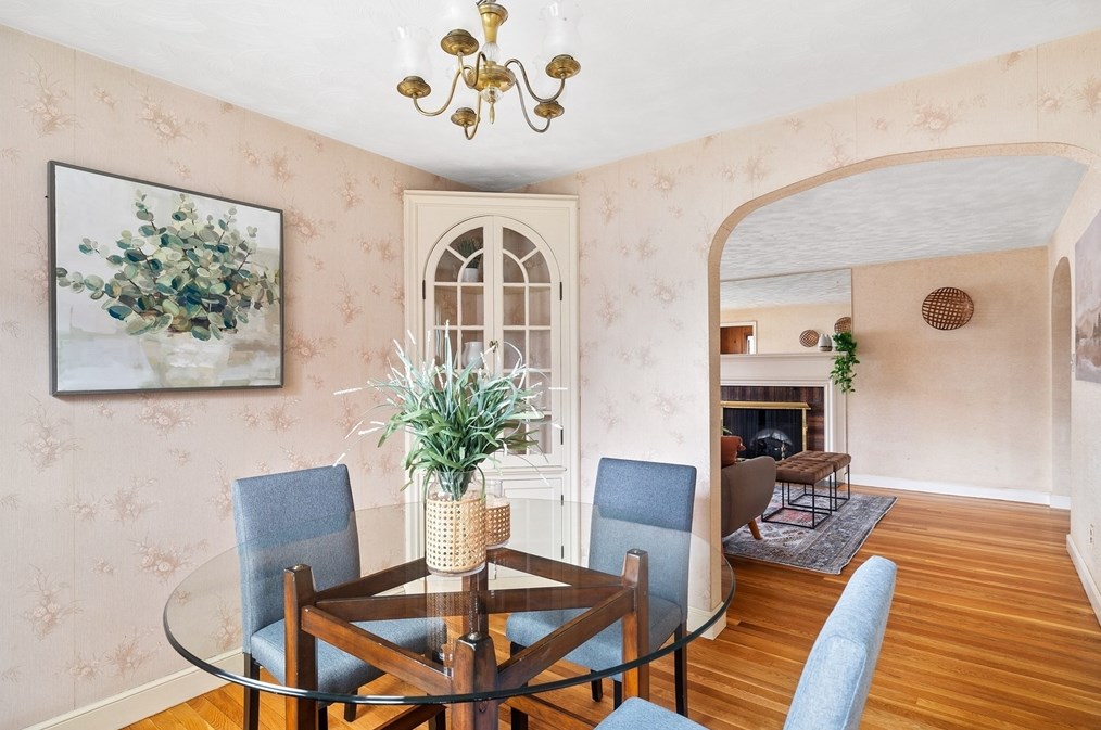 668 Burncoat St, Worcester MA 01606-1175 exterior