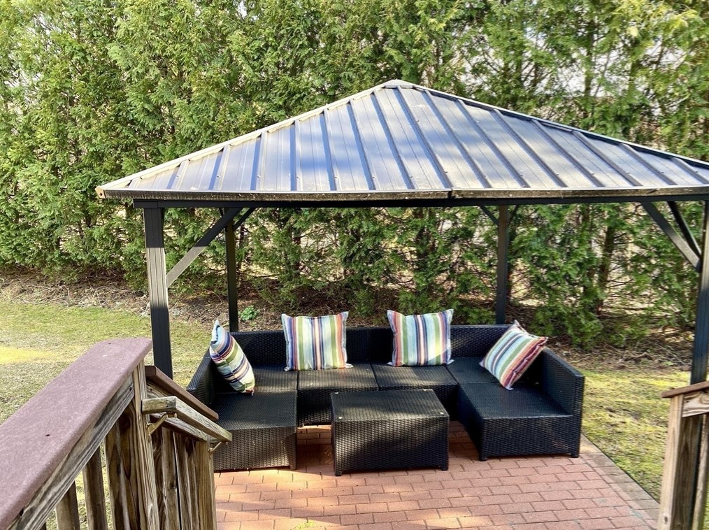 36 Emily Ln, Greenfield MA  01301-3421 exterior