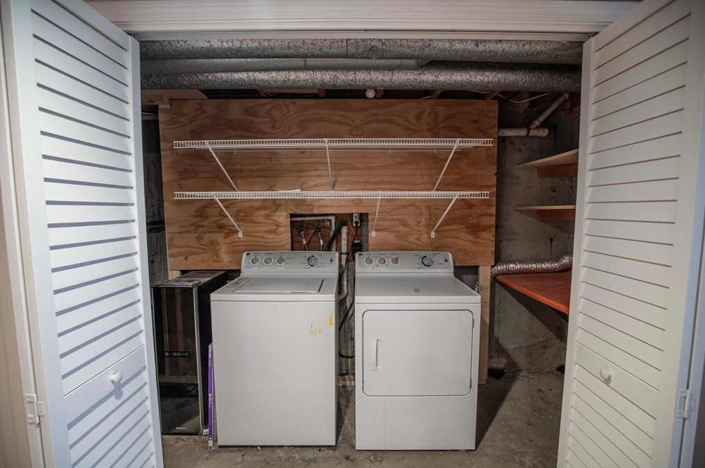 81 Farrwood Dr, Haverhill MA 01835-8408 exterior