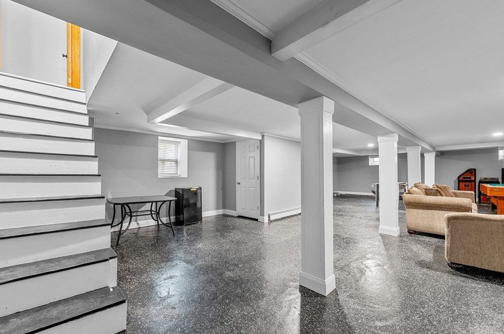 13 Stearns Ave, Leominster MA 01453 exterior