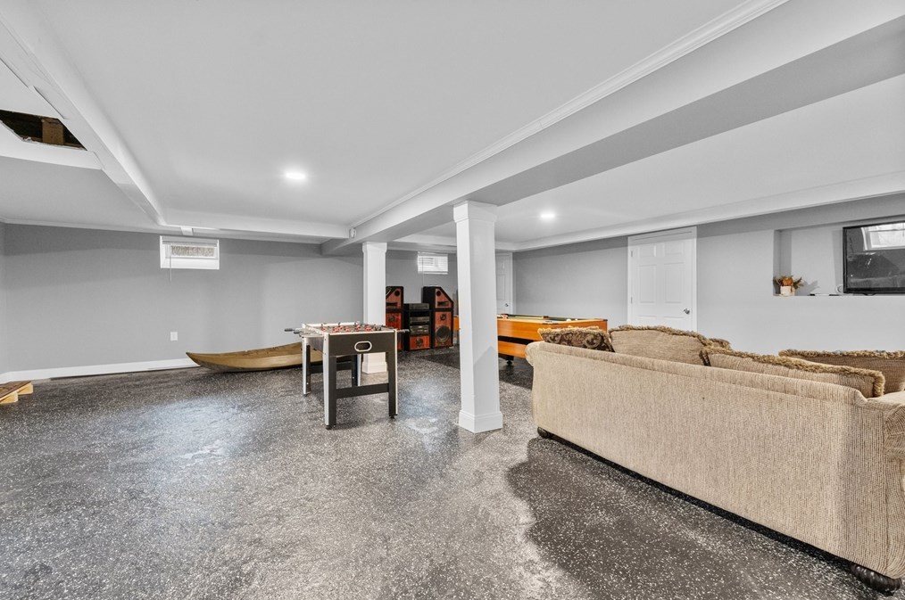 13 Stearns Ave, Leominster MA 01453 exterior