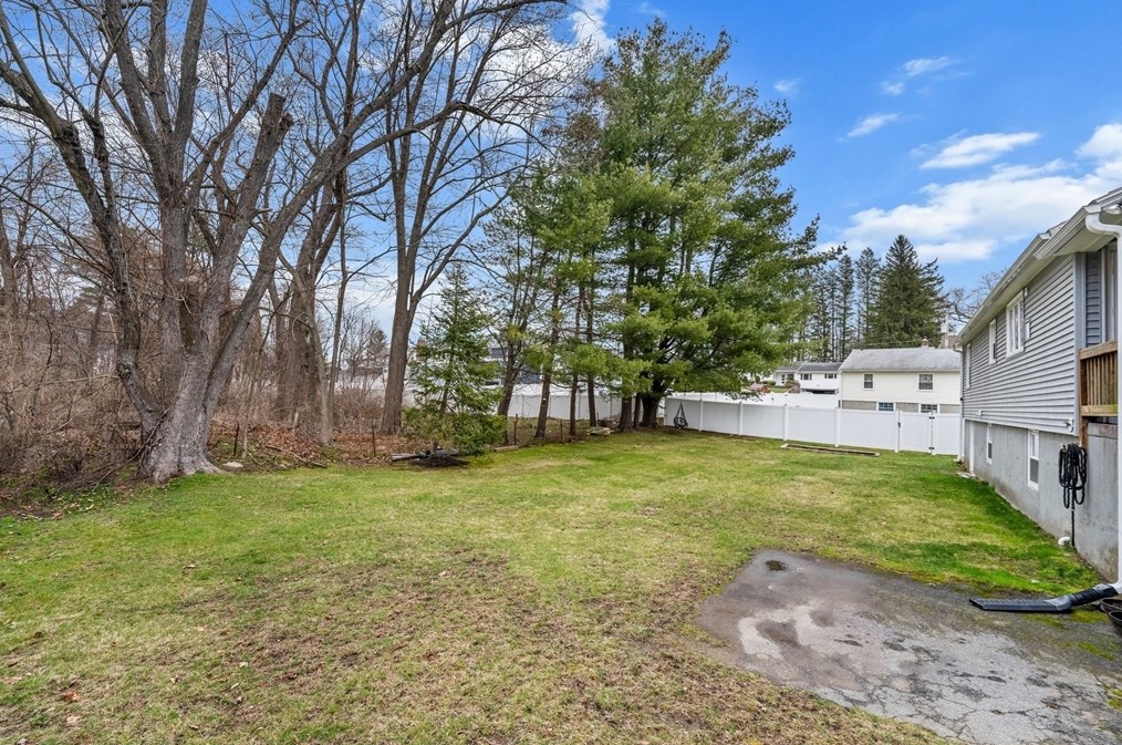 13 Stearns Ave, Leominster MA 01453 exterior