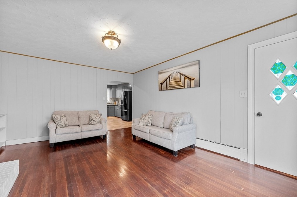 13 Stearns Ave, Leominster MA 01453 exterior