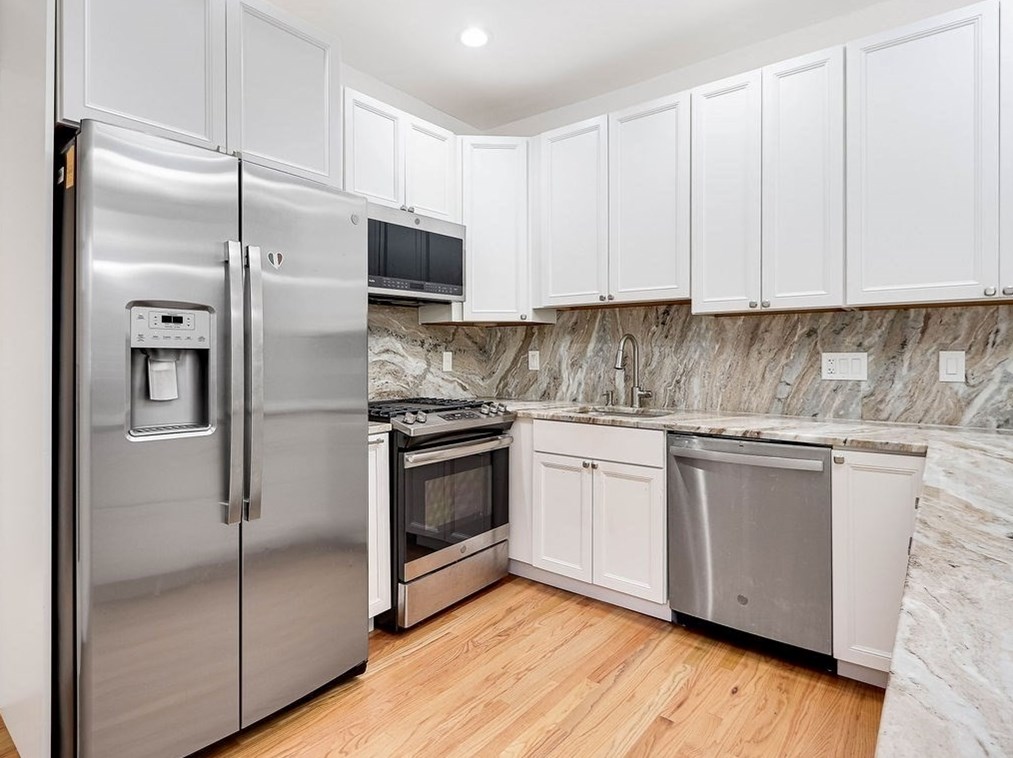 12 Marshall St, Watertown MA 02472-4739 exterior