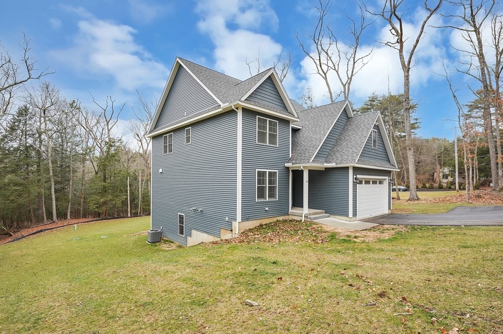 61 New Boston Rd, Sturbridge MA  01566-1334 exterior