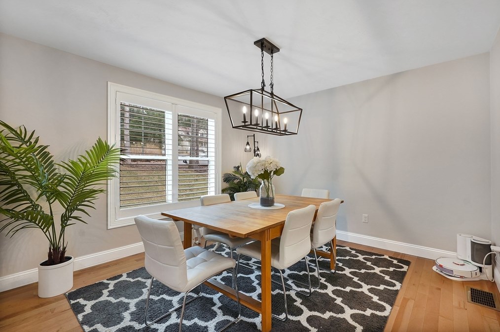 61 New Boston Rd, Sturbridge MA  01566-1334 exterior