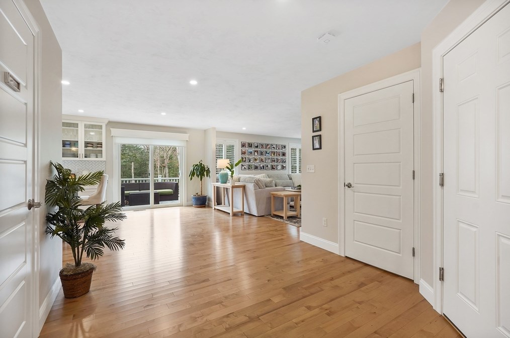 61 New Boston Rd, Sturbridge MA  01566-1334 exterior