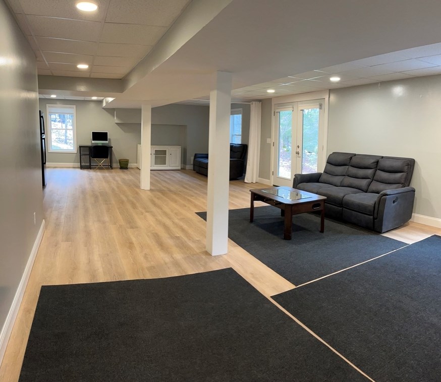 61 New Boston Rd, Sturbridge MA  01566-1334 exterior