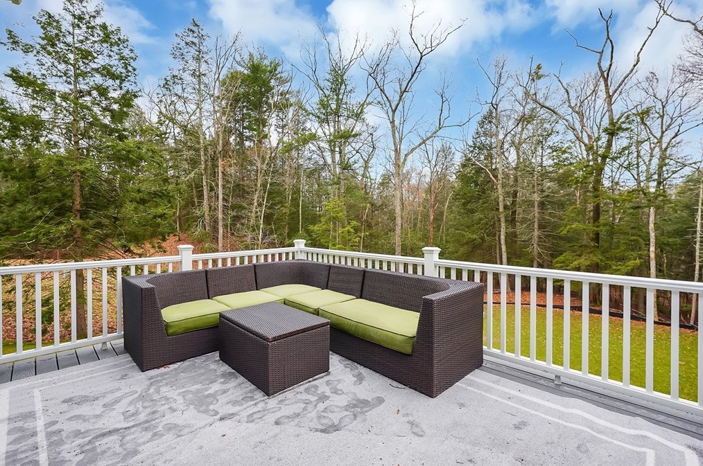 61 New Boston Rd, Sturbridge MA  01566-1334 exterior