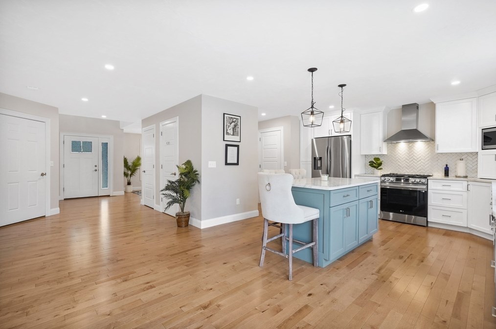 61 New Boston Rd, Sturbridge MA  01566-1334 exterior