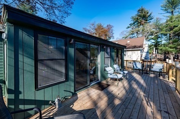 24 Tucker Ln, Sutton MA  01590-1622 exterior