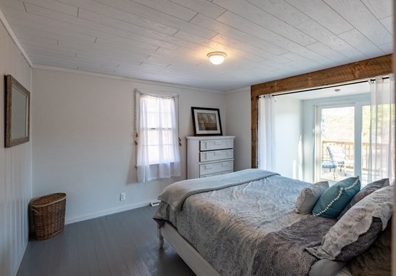 24 Tucker Ln, Sutton MA  01590-1622 exterior