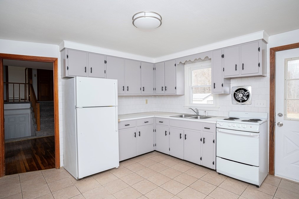 2278 County St, Taunton MA 02780-3509 exterior