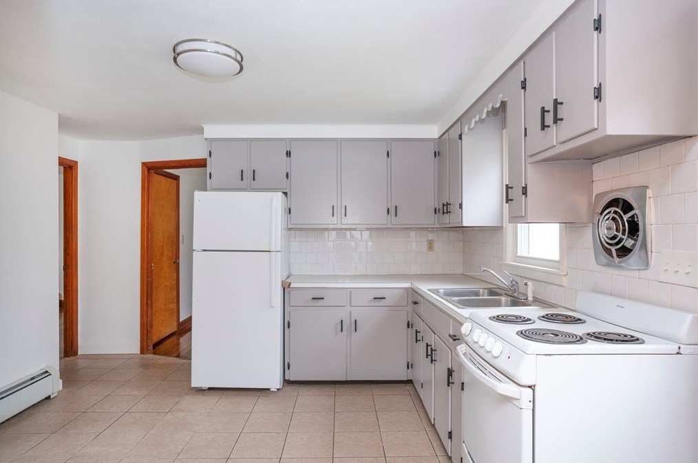 2278 County St, Taunton MA 02780-3509 exterior