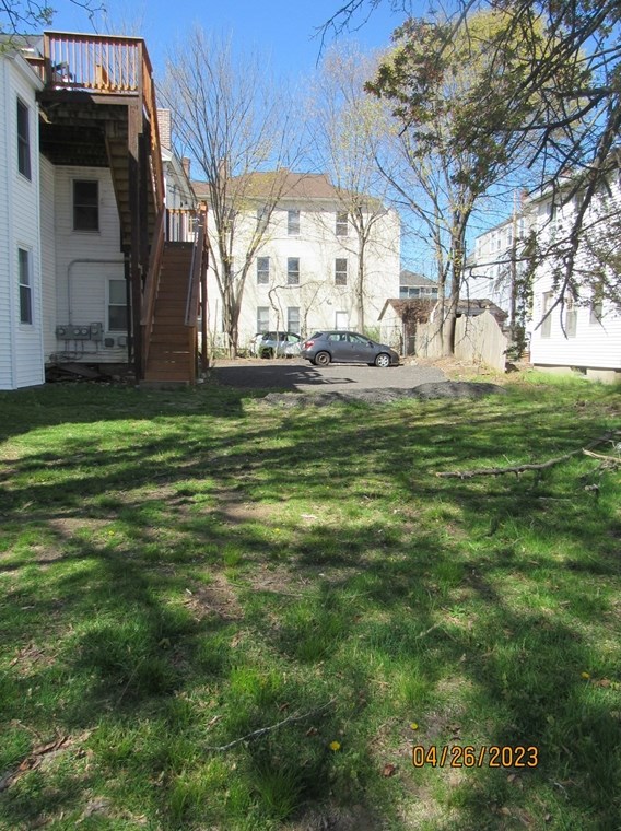 24 Hampden St, Worcester MA  01609-2153 exterior