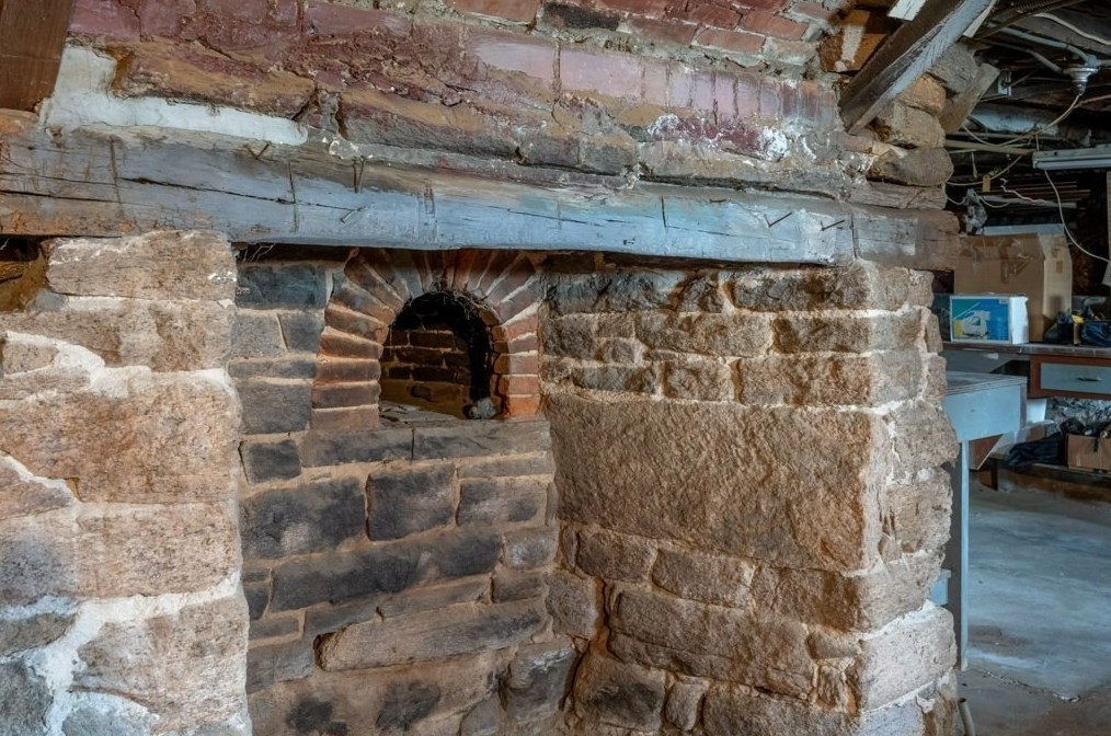 39 Middle St, Fairhaven MA  02719-2941 exterior