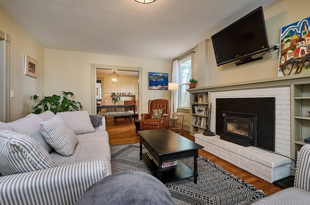 311 Prospect St, Northampton MA  01060-2049 exterior