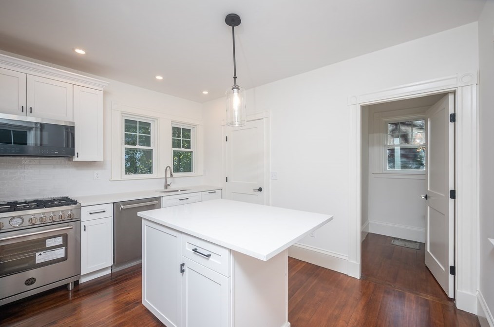 74 Eliot St, Milton MA 02186-3007 exterior