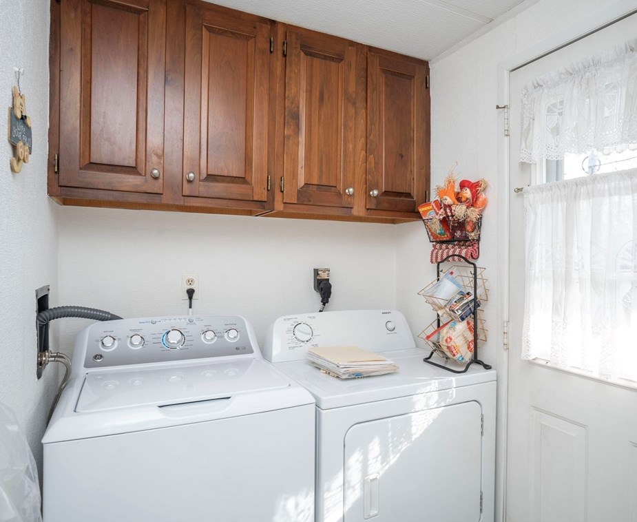 1 Minute Man Rd, Taunton MA 02780-1171 exterior