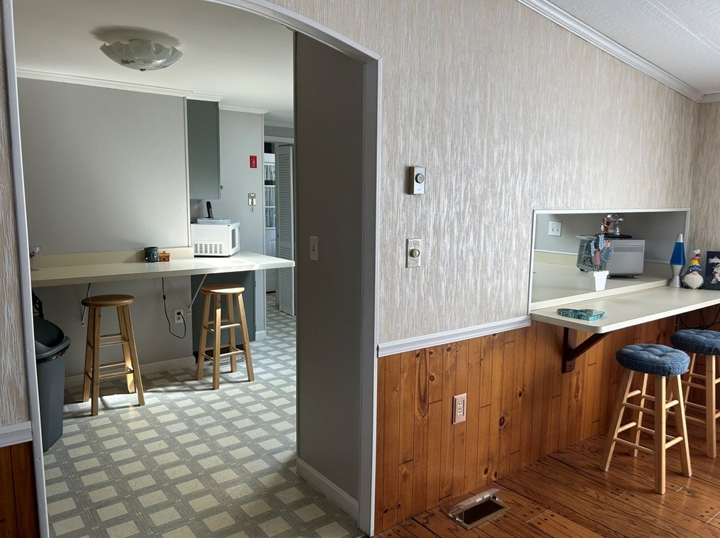 1 Minute Man Rd, Taunton MA 02780-1171 exterior