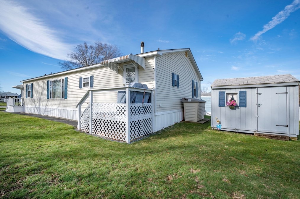 1 Minute Man Rd, Taunton MA 02780-1171 exterior