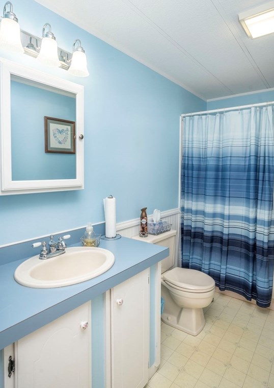 1 Minute Man Rd, Taunton MA 02780-1171 exterior