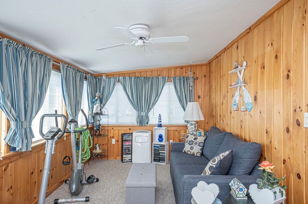 1 Minute Man Rd, Taunton MA 02780-1171 exterior