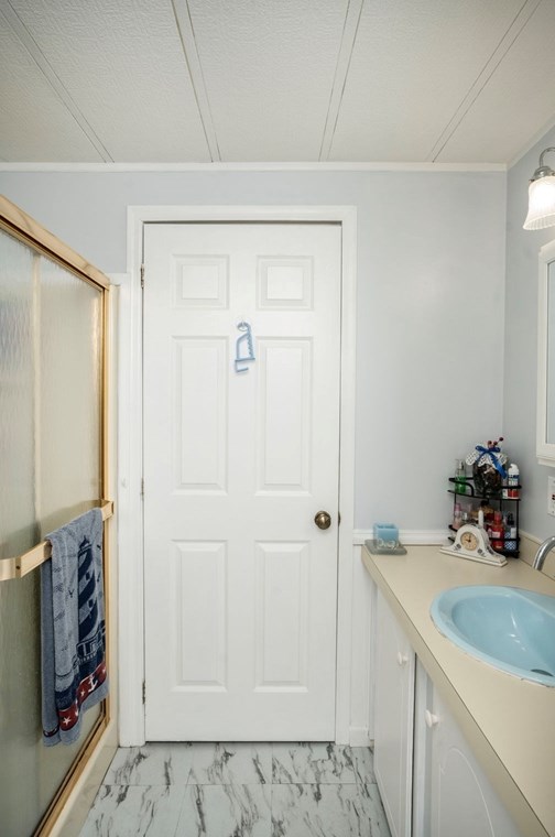 1 Minute Man Rd, Taunton MA 02780-1171 exterior