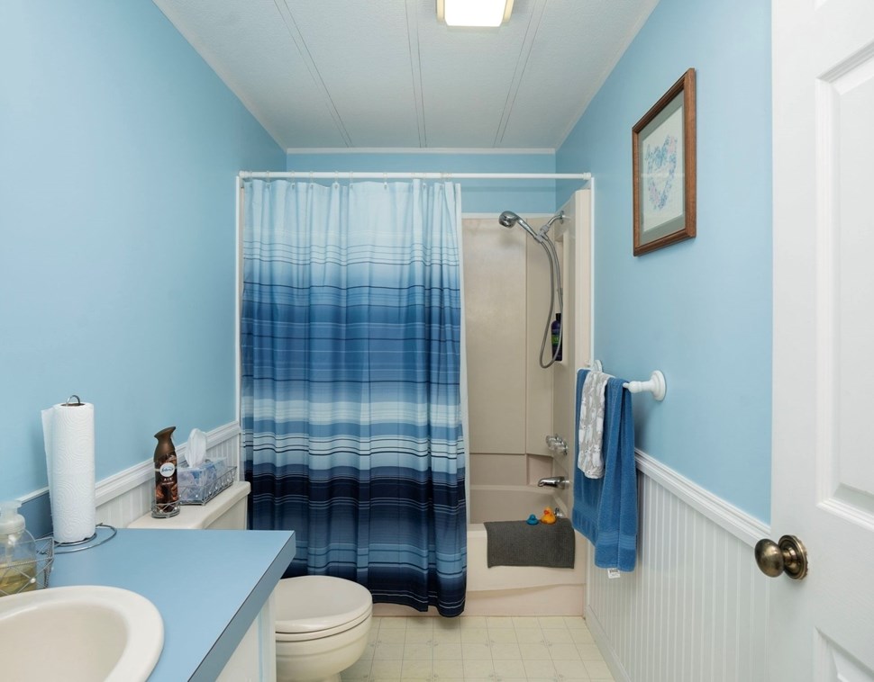 1 Minute Man Rd, Taunton MA 02780-1171 exterior