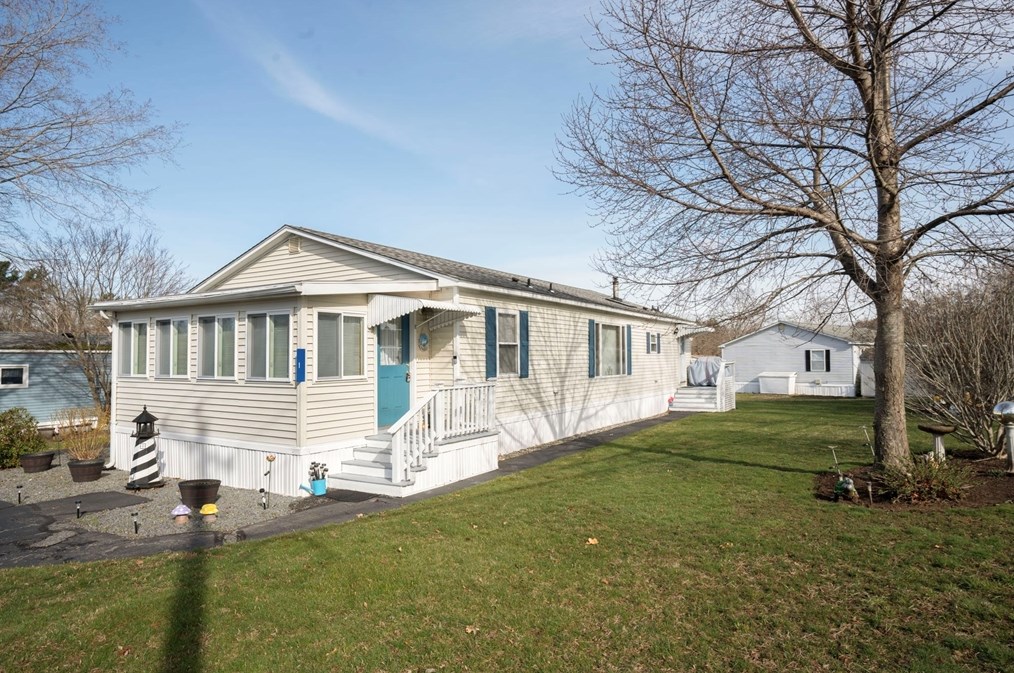 1 Minute Man Rd, Taunton MA 02780-1171 exterior